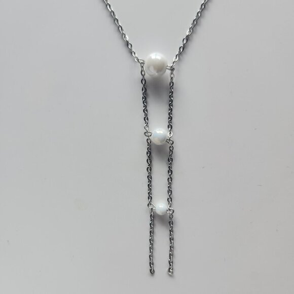 Unique elegant long pearl necklace with a small silver chain - Picture 8 of 11